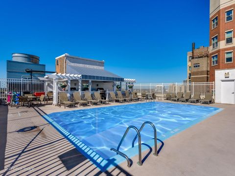 Tiny photo for 2100 N Lincoln Park West Park #5FN, Chicago, IL 60614 (MLS # 12545573)