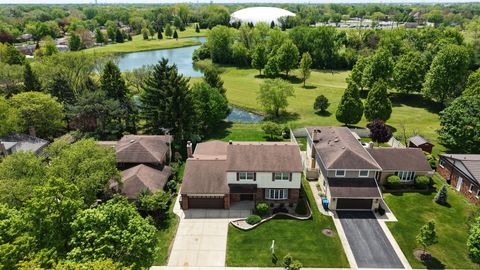 Tiny photo for 909 W Surrey Road, Addison, IL 60101 (MLS # 12642477)
