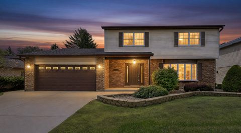 Tiny photo for 909 W Surrey Road, Addison, IL 60101 (MLS # 12642477)