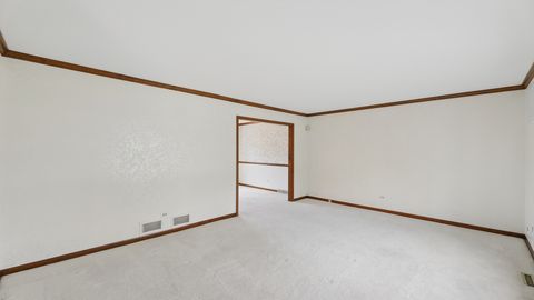 Tiny photo for 909 W Surrey Road, Addison, IL 60101 (MLS # 12642477)