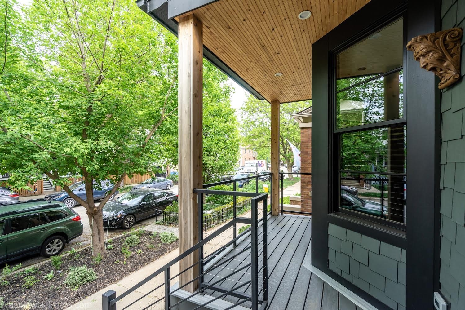 2041 W Cuyler Avenue 1