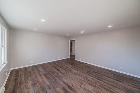 Tiny photo for 213 Dorris Dr Drive, Metropolis, IL 62960 (MLS # 100000626)