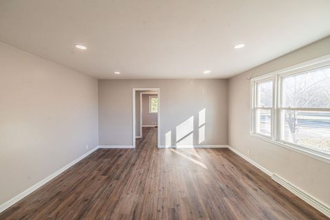 Tiny photo for 213 Dorris Dr Drive, Metropolis, IL 62960 (MLS # 100000626)