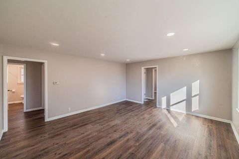 Tiny photo for 213 Dorris Dr Drive, Metropolis, IL 62960 (MLS # 100000626)