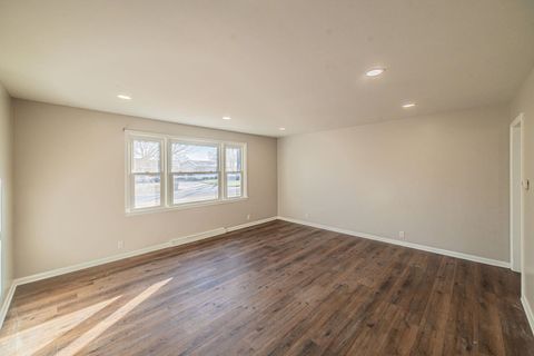 Tiny photo for 213 Dorris Dr Drive, Metropolis, IL 62960 (MLS # 100000626)