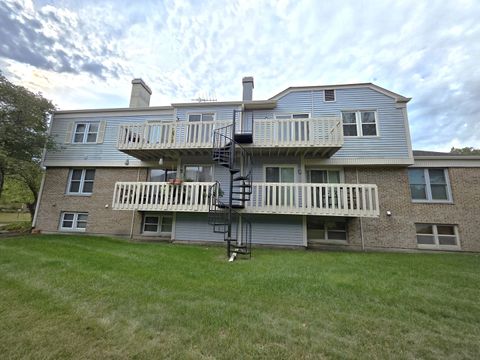 Tiny photo for 205 Auburn Court #205, St. Charles, IL 60174 (MLS # 12494960)