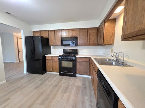 Tiny photo for 205 Auburn Court #205, St. Charles, IL 60174 (MLS # 12494960)