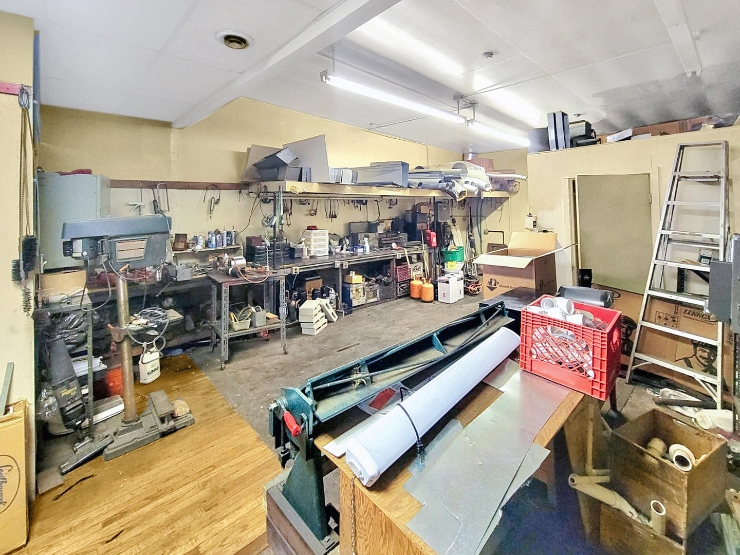 10050 S Ewing Avenue