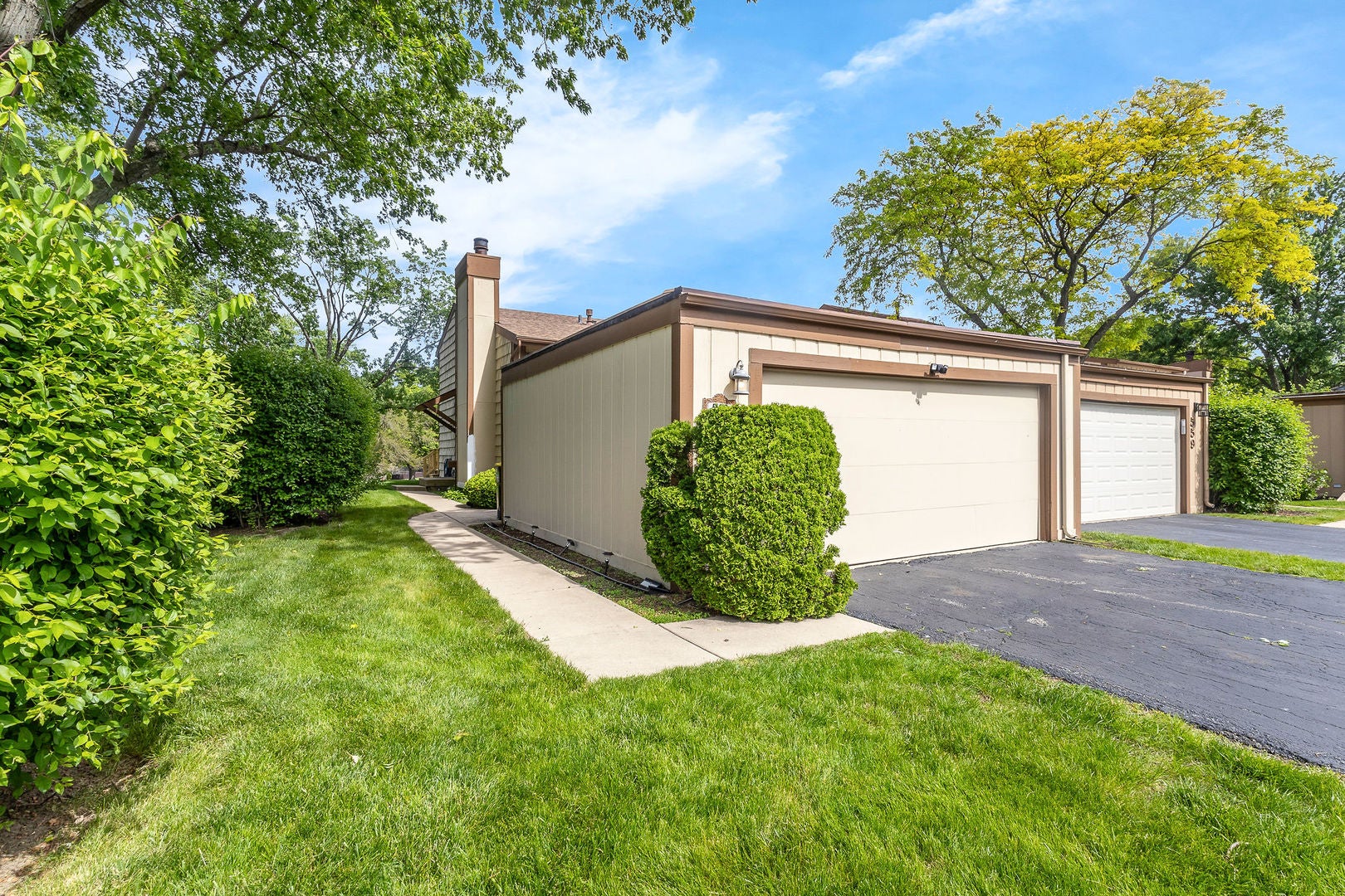 563 N Woodfield Trail