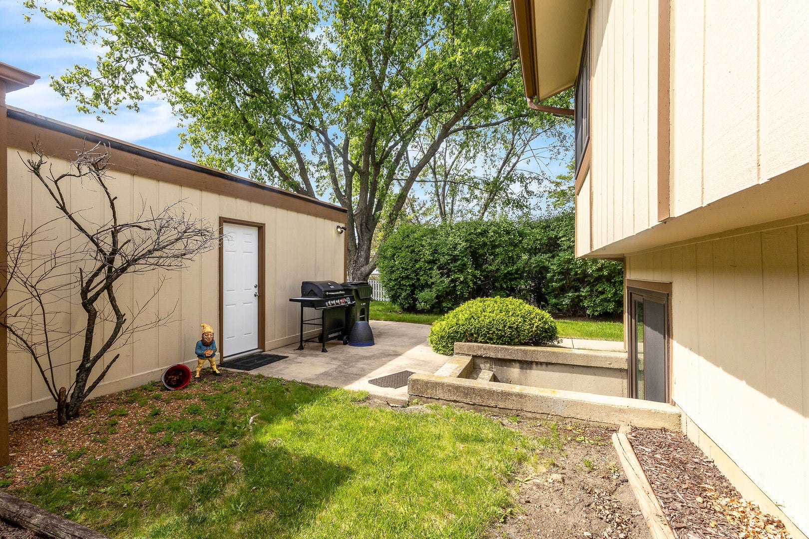 563 N Woodfield Trail