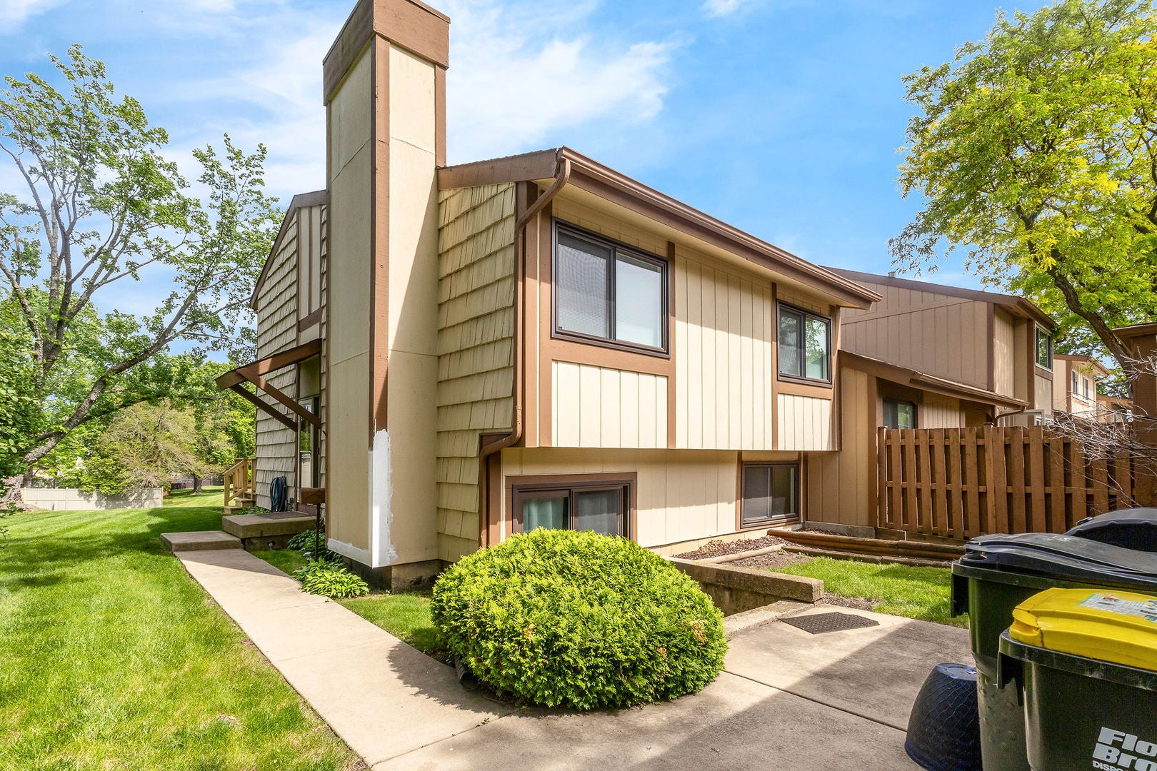 563 N Woodfield Trail