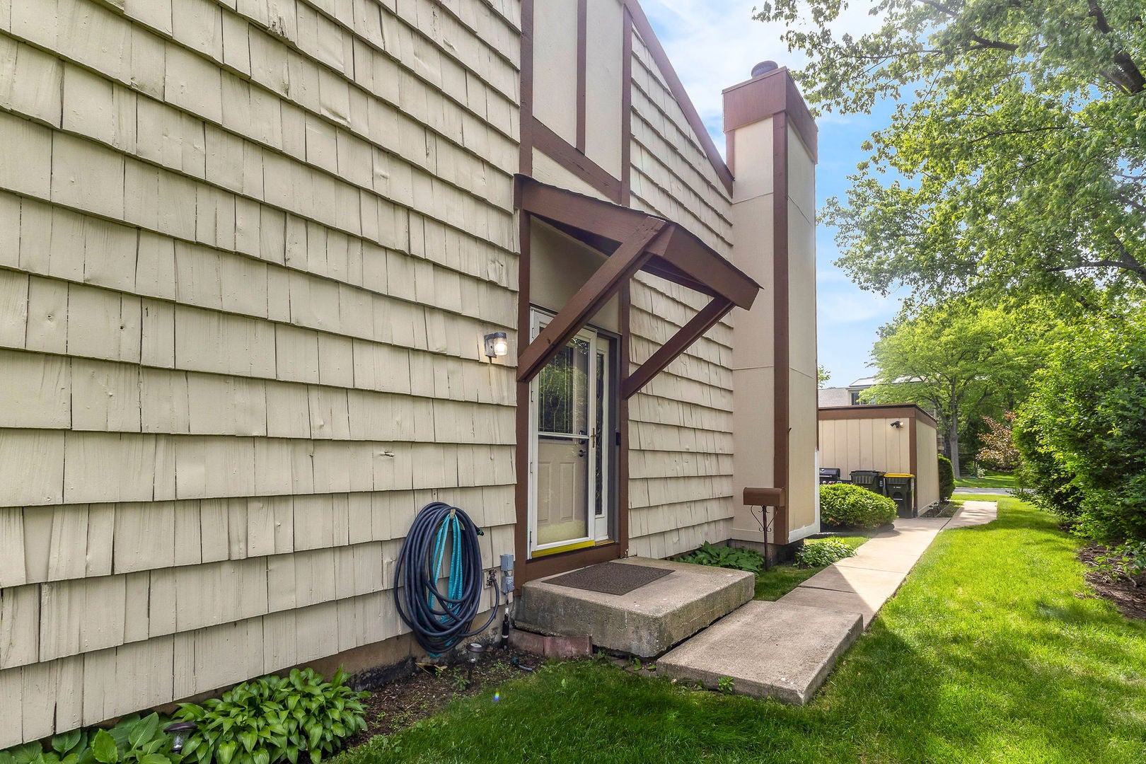 563 N Woodfield Trail