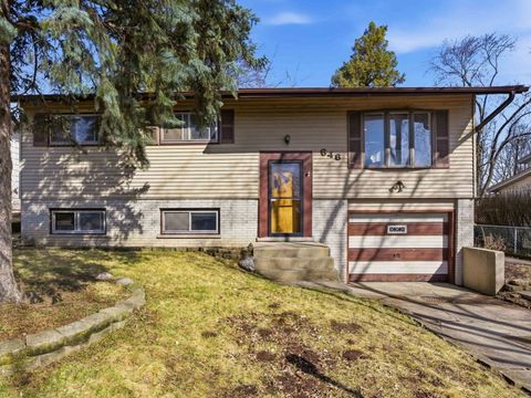 Photo of 646 Dickens Avenue, Glendale Heights, IL 60139 (MLS # 12594642)