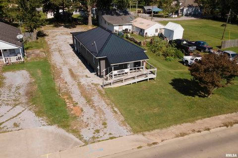 Photo of 1214 E SLOAN Street, Harrisburg, IL 62946 (MLS # EB455664)