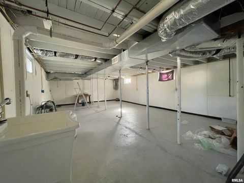 Tiny photo for 1214 E SLOAN Street, Harrisburg, IL 62946 (MLS # EB455664)