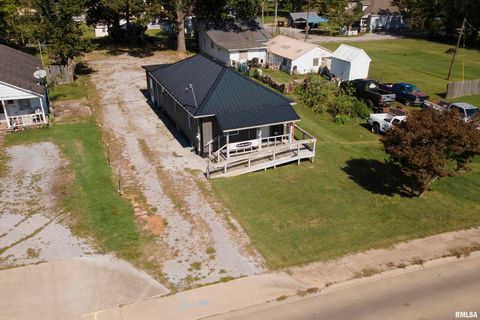 Photo of 1214 E SLOAN Street, Harrisburg, IL 62946 (MLS # EB455664)