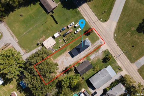 Tiny photo for 1214 E SLOAN Street, Harrisburg, IL 62946 (MLS # EB455664)