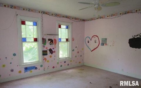 Tiny photo for 504 N COLLEGE Avenue, Aledo, IL 61231 (MLS # QC4264448)