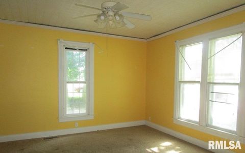 Tiny photo for 504 N COLLEGE Avenue, Aledo, IL 61231 (MLS # QC4264448)