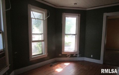 Tiny photo for 504 N COLLEGE Avenue, Aledo, IL 61231 (MLS # QC4264448)