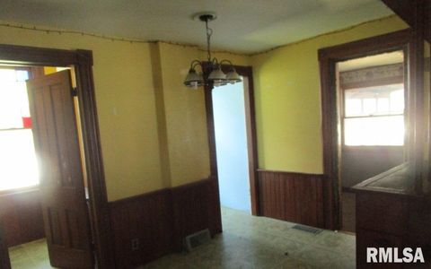 Tiny photo for 504 N COLLEGE Avenue, Aledo, IL 61231 (MLS # QC4264448)