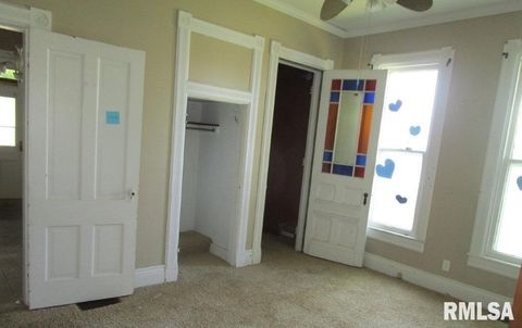 Tiny photo for 504 N COLLEGE Avenue, Aledo, IL 61231 (MLS # QC4264448)