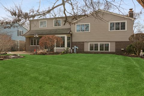 Tiny photo for 1522 E Fleming Drive N, Arlington Heights, IL 60004 (MLS # 12553731)