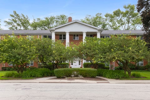 Tiny photo for 809 E Miner Street #1B, Arlington Heights, IL 60004 (MLS # 12693080)
