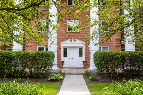 Photo of 809 E Miner Street #1B, Arlington Heights, IL 60004 (MLS # 12693080)