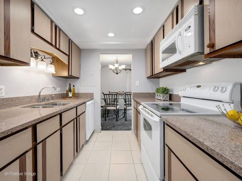 Tiny photo for 6340 Americana Drive #310, Willowbrook, IL 60527 (MLS # 12652812)
