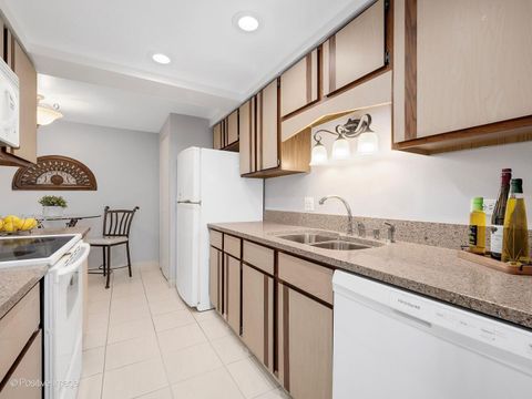 Tiny photo for 6340 Americana Drive #310, Willowbrook, IL 60527 (MLS # 12652812)