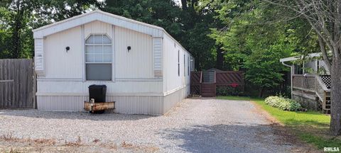 Photo of 1535 Maureen Avenue Drive, Marion, IL 62959 (MLS # EB459466)