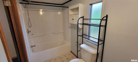 Tiny photo for 1535 Maureen Avenue Drive, Marion, IL 62959 (MLS # EB459466)