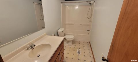 Tiny photo for 1535 Maureen Avenue Drive, Marion, IL 62959 (MLS # EB459466)