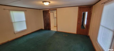 Tiny photo for 1535 Maureen Avenue Drive, Marion, IL 62959 (MLS # EB459466)