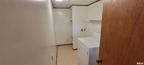 Tiny photo for 1535 Maureen Avenue Drive, Marion, IL 62959 (MLS # EB459466)