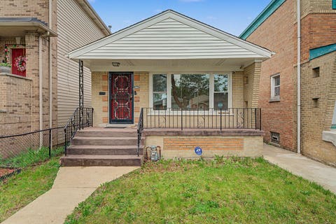 Photo of 9256 S CALUMET Avenue, Chicago, IL 60619 (MLS # 12649612)