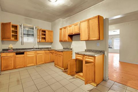 Tiny photo for 635 N Lorel Avenue, Chicago, IL 60644 (MLS # 12585946)