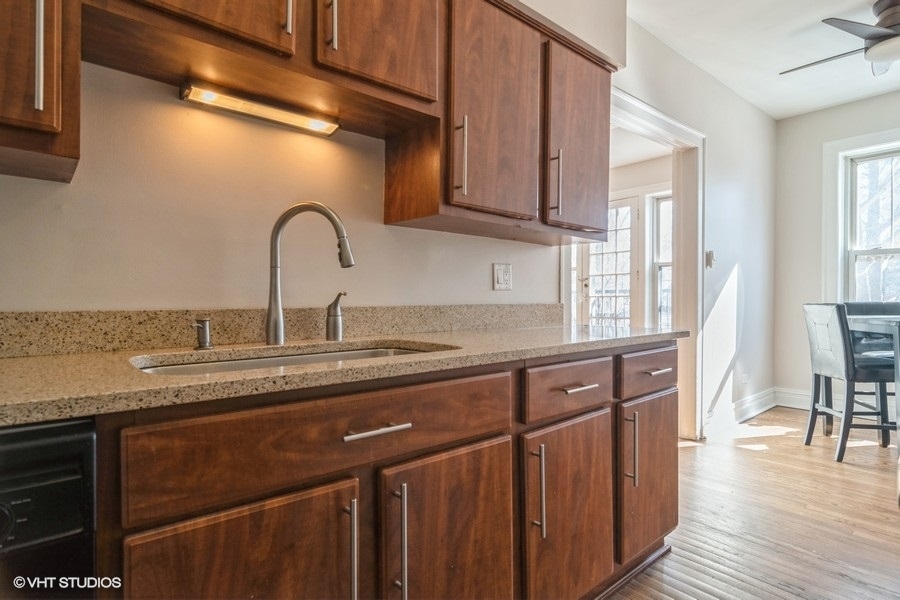 6251 N Sheridan Road 8