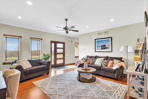Tiny photo for 725 N Maple Street, Paxton, IL 60957 (MLS # 12471107)