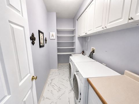Tiny photo for 210 Balmoral Court, Glendale Heights, IL 60139 (MLS # 12673602)