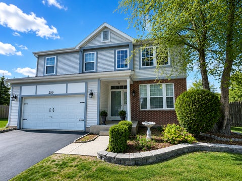 Tiny photo for 210 Balmoral Court, Glendale Heights, IL 60139 (MLS # 12673602)