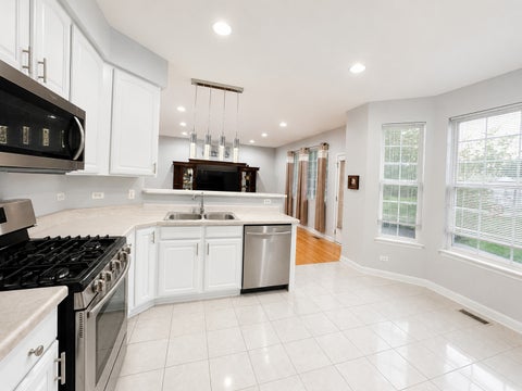Tiny photo for 210 Balmoral Court, Glendale Heights, IL 60139 (MLS # 12673602)
