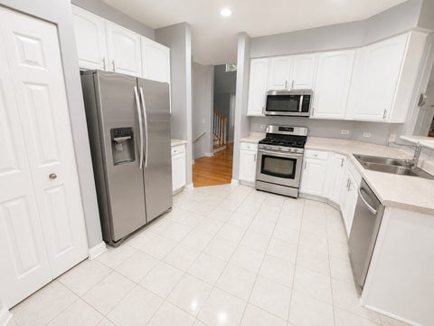 Tiny photo for 210 Balmoral Court, Glendale Heights, IL 60139 (MLS # 12673602)