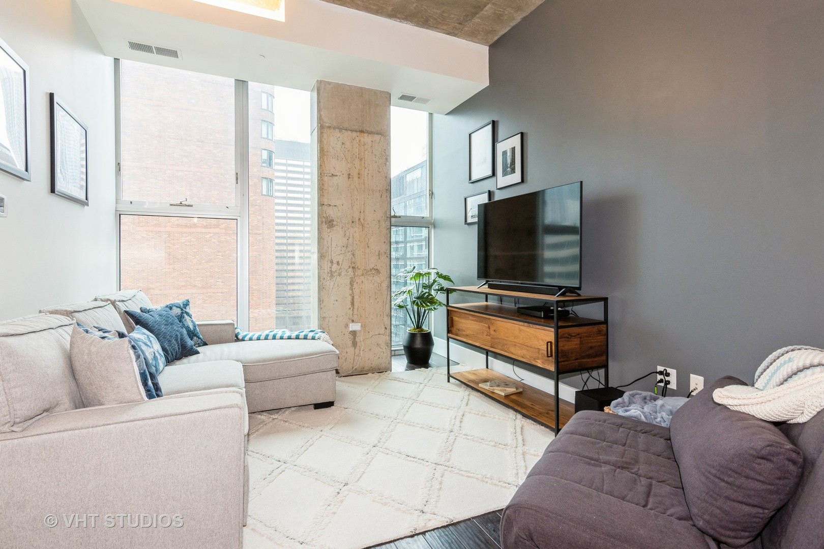 550 N St. Clair Street 1702