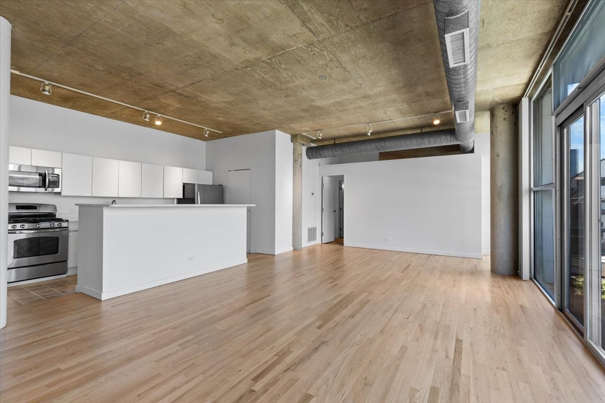939 W Huron Street 308