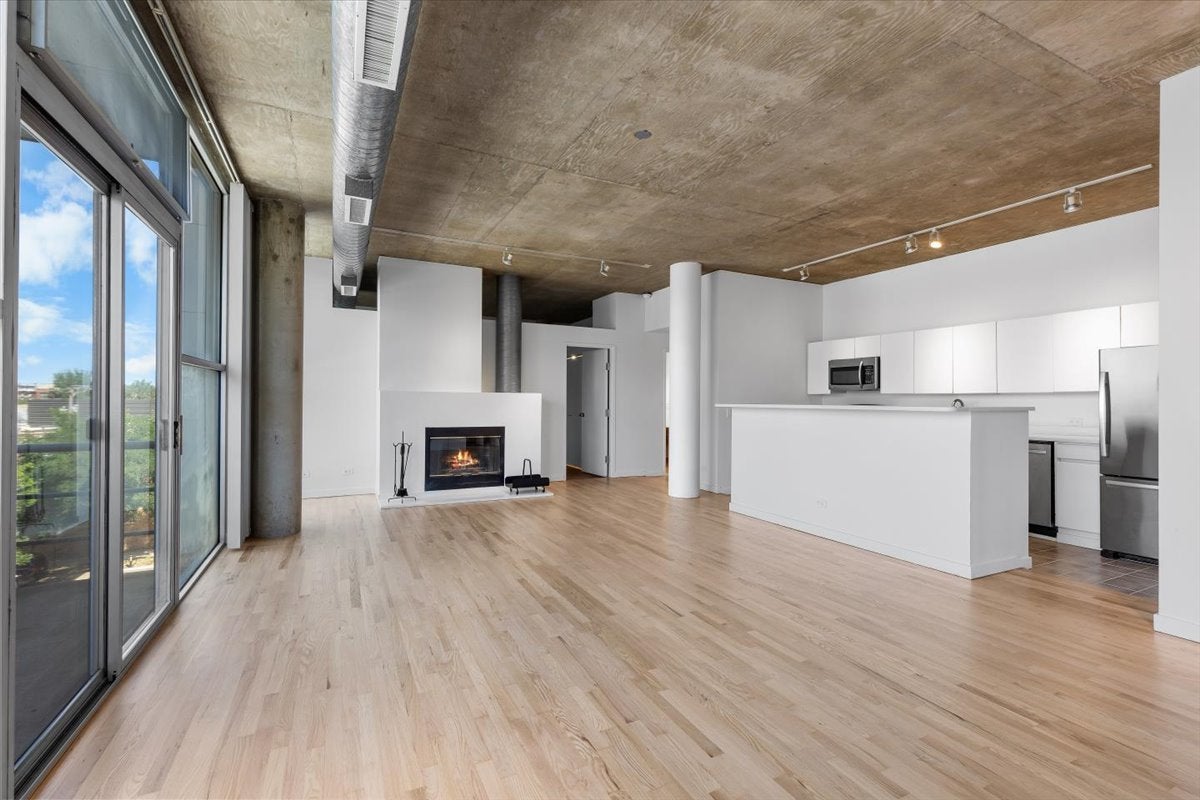939 W Huron Street 308