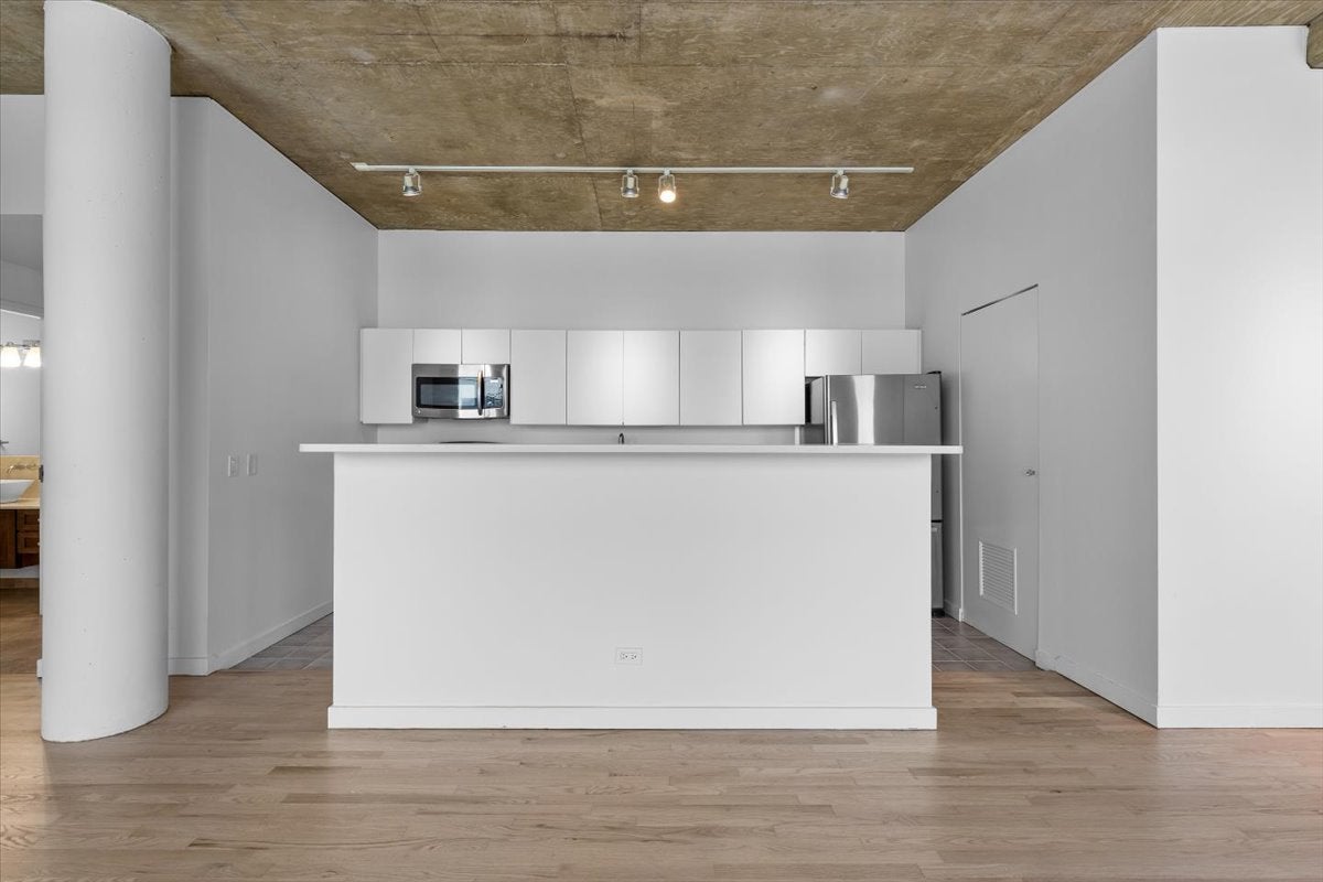 939 W Huron Street 308