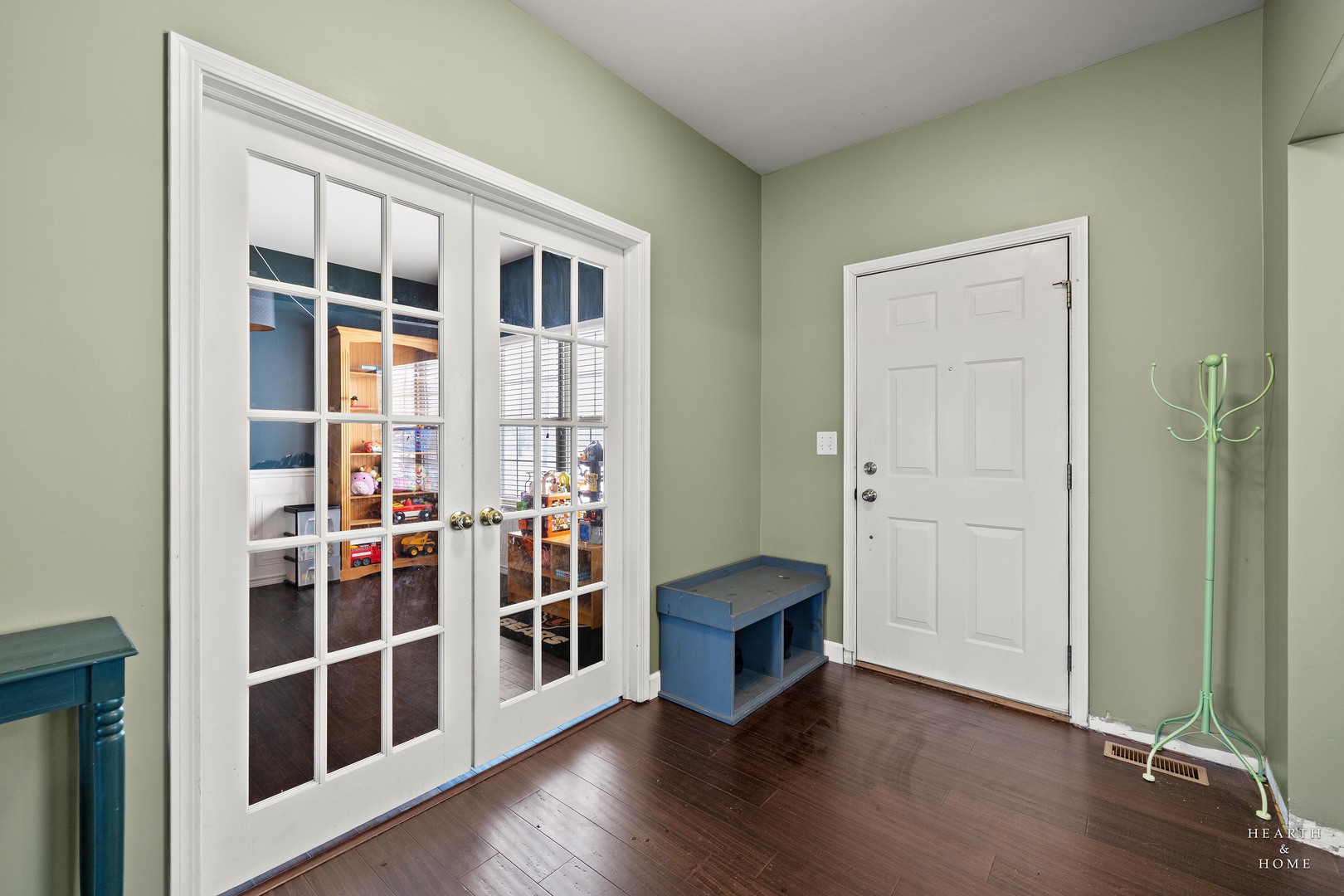 842 Crabapple Drive