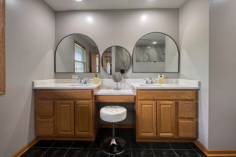 Tiny photo for 591 Sussex Court, Elk Grove Village, IL 60007 (MLS # 12684852)